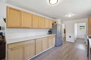 505 S 5th St, Harrisburg, OR 97446 - Photo 9