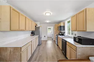 505 S 5th St, Harrisburg, OR 97446 - Photo 7