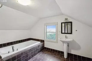 8921 SE Washington St, Portland, OR 97216 - Photo 27