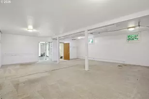 8921 SE Washington St, Portland, OR 97216 - Photo 31