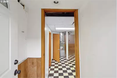 8921 SE Washington St, Portland, OR 97216 - Photo 33