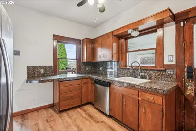 8921 SE Washington St, Portland, OR 97216 - Photo 13