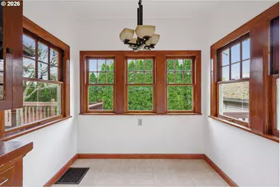 8921 SE Washington St, Portland, OR 97216 - Photo 11