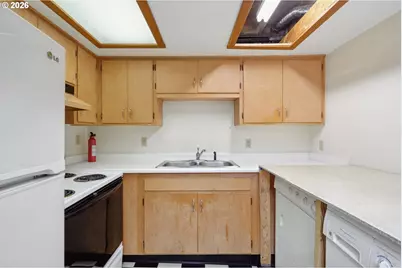 8921 SE Washington St, Portland, OR 97216 - Photo 29