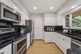 6710 SW 11th Dr, Portland, OR 97219 - Photo 17