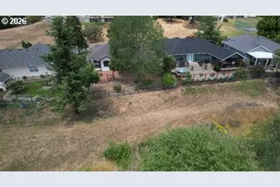 260 Village Dr, Winchester, OR 97495 - Photo 39