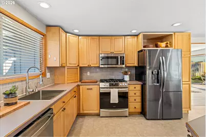 2420 SW 172nd Ct, Beaverton, OR 97003 - Photo 7