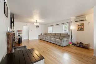 223 W Hazel St, Roseburg, OR 97471 - Photo 5