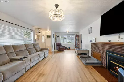 223 W Hazel St, Roseburg, OR 97471 - Photo 5