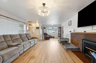 223 W Hazel St, Roseburg, OR 97471 - Photo 5