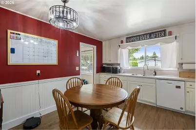 223 W Hazel St, Roseburg, OR 97471 - Photo 9