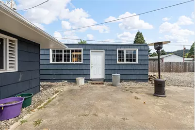 223 W Hazel St, Roseburg, OR 97471 - Photo 35
