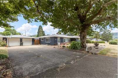 223 W Hazel St, Roseburg, OR 97471 - Photo 1