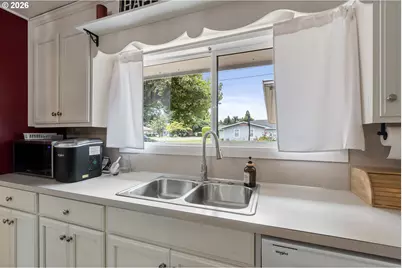 223 W Hazel St, Roseburg, OR 97471 - Photo 13