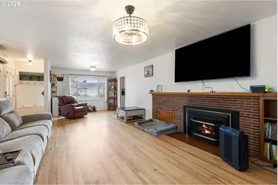 223 W Hazel St, Roseburg, OR 97471 - Photo 7