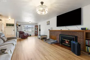 223 W Hazel St, Roseburg, OR 97471 - Photo 7