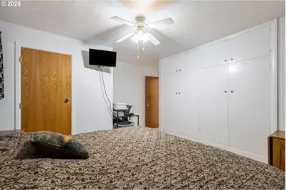 223 W Hazel St, Roseburg, OR 97471 - Photo 17
