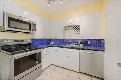 6504 N Commercial Ave, Portland, OR 97217 - Photo 15