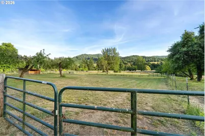 17867 Highway 42, Myrtle Point, OR 97458 - Photo 7