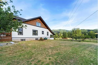 17867 Highway 42, Myrtle Point, OR 97458 - Photo 5