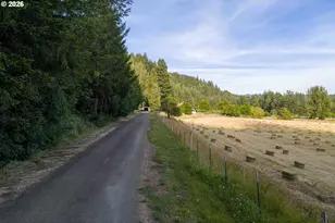17867 Hwy 42, Myrtle Point, OR 97458 - Photo 11