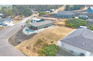 411 Clark St, Myrtle Creek, OR 97457 - Photo 1