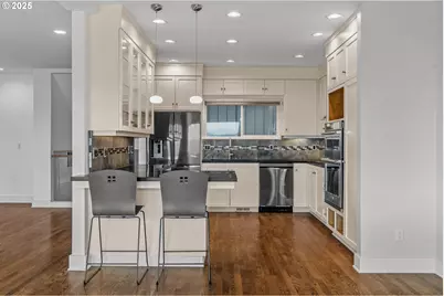 5425 SW View Point Ter, Portland, OR 97239 - Photo 17