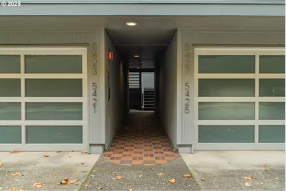 5425 SW View Point Ter, Portland, OR 97239 - Photo 3