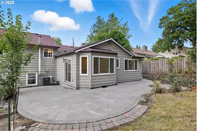 9360 SW Meadow Ln, Portland, OR 97225 - Photo 31