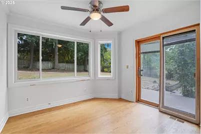 9360 SW Meadow Ln, Portland, OR 97225 - Photo 15