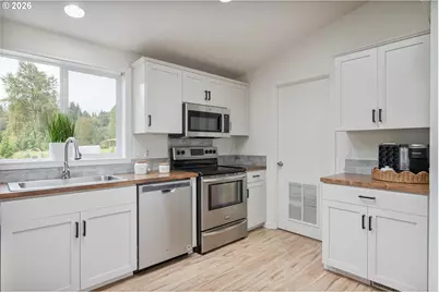 245 Sakari Ln, Kelso, WA 98626 - Photo 9