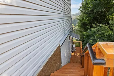 770 18th Ave, Coos Bay, OR 97420 - Photo 23