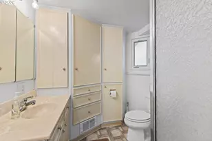 770 18th Ave, Coos Bay, OR 97420 - Photo 31