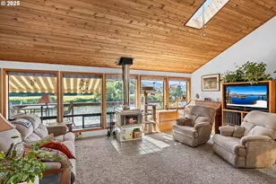 268 Capital Ln, Roseburg, OR 97471 - Photo 5