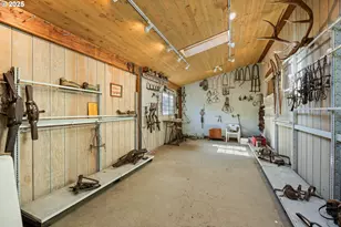 268 Capital Ln, Roseburg, OR 97471 - Photo 33