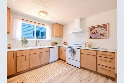 411 S 1st St, Silverton, OR 97381 - Photo 9
