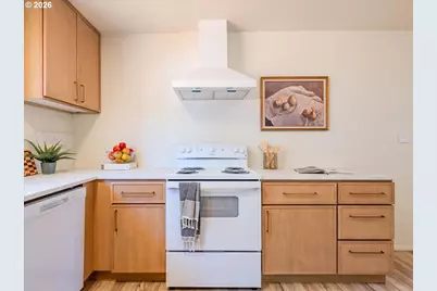 411 S 1st St, Silverton, OR 97381 - Photo 7