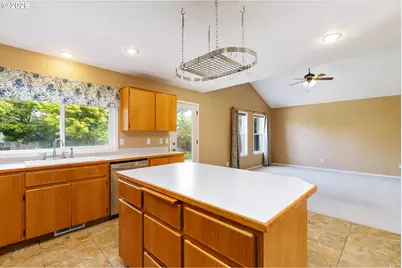 15035 Pebble Beach Dr, Oregon City, OR 97045 - Photo 9