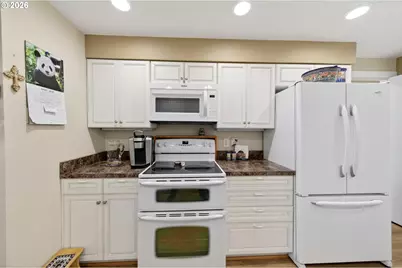 1960 Lincoln St, North Bend, OR 97459 - Photo 11