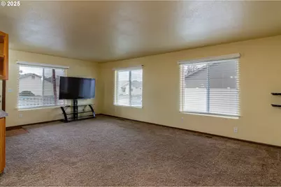 515 SE 6th St, Hermiston, OR 97838 - Photo 5