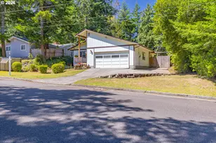 1910 Ash St, North Bend, OR 97459 - Photo 3