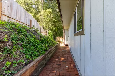 1910 Ash St, North Bend, OR 97459 - Photo 7