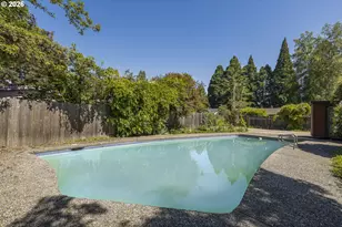 809 NE Jackson School Rd, Hillsboro, OR 97124 - Photo 31