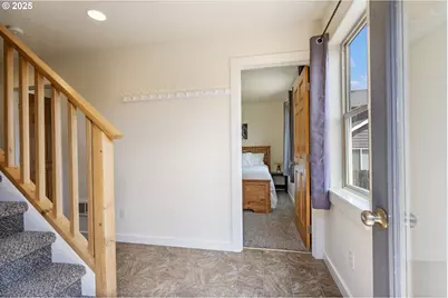 1105 29th St, Hood River, OR 97031 - Photo 3