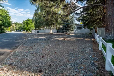 10107 Emily Dr, Island City, OR 97850 - Photo 5