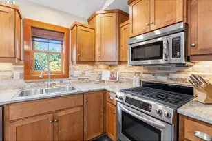 909 Nina Ln, Hood River, OR 97031 - Photo 11