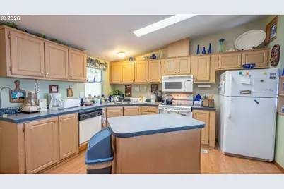 1361 Private Dr, Coquille, OR 97423 - Photo 15