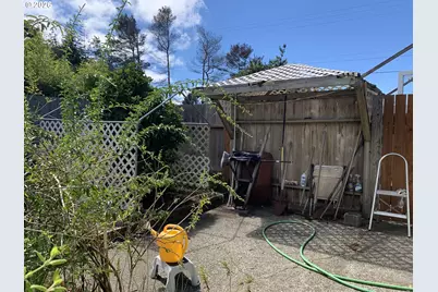 1489 Scott Ln, North Bend, OR 97459 - Photo 9