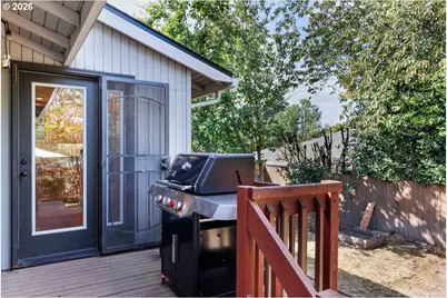 4617 SW Pomona St, Portland, OR 97219 - Photo 37