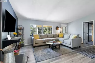 1160 Cleveland Loop Dr, Roseburg, OR 97471 - Photo 9